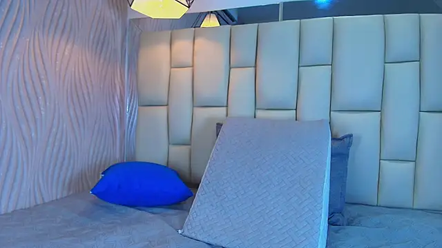 Lana Sliim online show from April 2026 12:10:01 PM