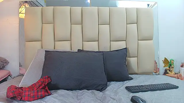 Lana Sliim online show from March 2026 12:09:02 PM