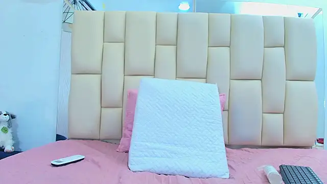 Lana Sliim online show from February 2026 12:16:02 PM