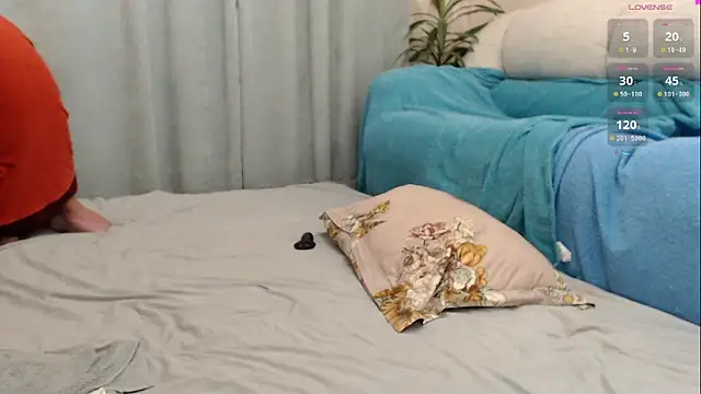 edifox089 online show from June 2026 10:42:02 PM