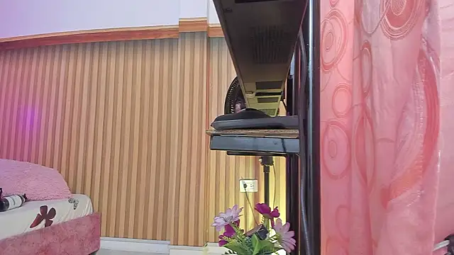 Snapshot of scarlett_kiss_ chatting on February 2026 06:19:01 PM scarlett kiss online show from February 2026 06:19:01 PM