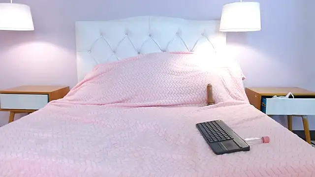 Persefyre online show from March 2026 11:32:02 AM