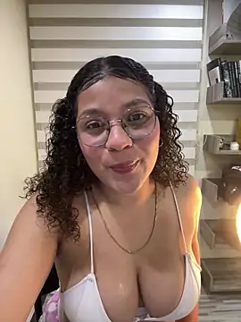 Snapshot of KendyLove_ chatting on May 2026 05:03:02 AM KendyLove online show from May 2026 05:03:02 AM
