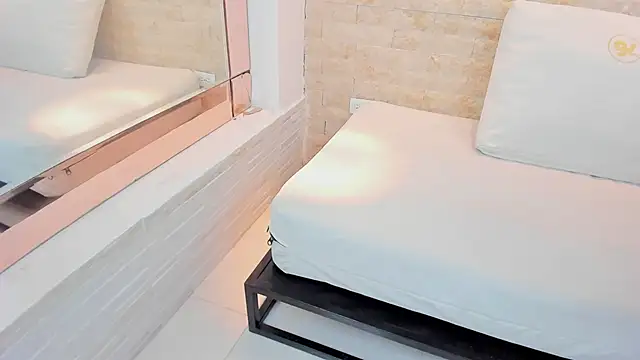 aitana cole online show from February 2026 03:40:02 AM