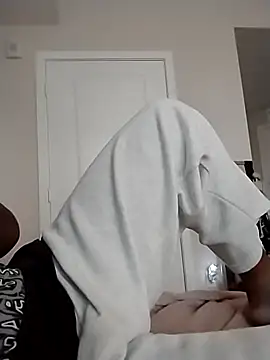 makeherfeelg online show from April 2026 12:01:02 PM