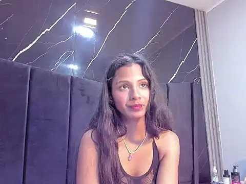 Juna Hyl online show from February 2026 02:01:01 AM