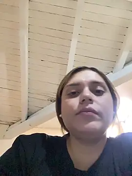 Snapshot of Larajeans- chatting on February 2026 05:58:01 PM Larajeans- online show from February 2026 05:58:01 PM