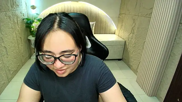 Snapshot of bunny_mich_r chatting on March 2026 07:43:02 PM bunny mich r online show from March 2026 07:43:02 PM