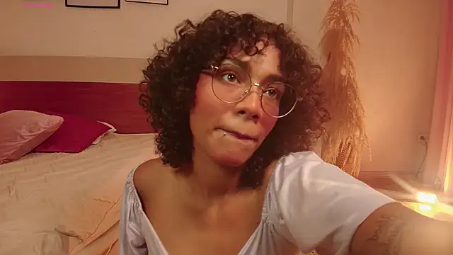 Meganlux1 online show from April 2026 07:53:01 PM
