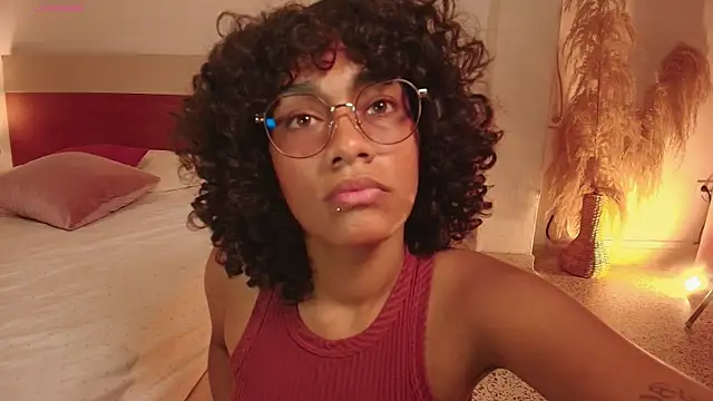 Meganlux1 online show from May 2026 07:55:02 PM