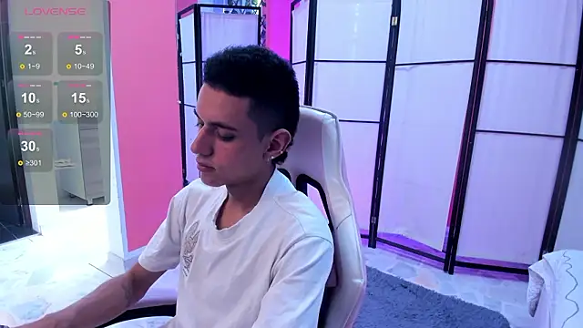 dominicjonnes online show from March 2026 07:50:01 PM