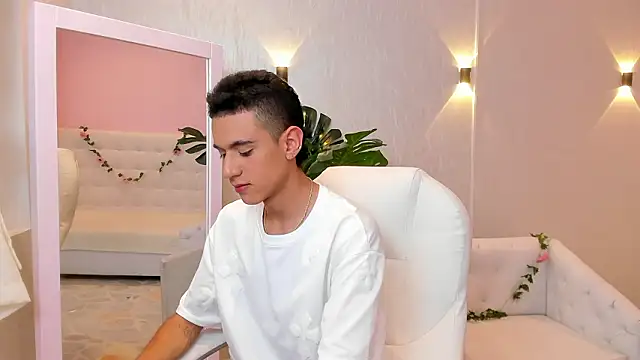 Snapshot of dominicjonnes chatting on February 2026 06:30:01 PM dominicjonnes online show from February 2026 06:30:01 PM