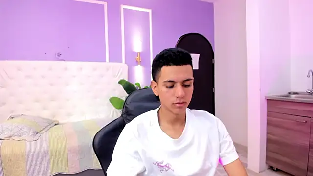 dominicjonnes online show from April 2026 02:29:02 PM