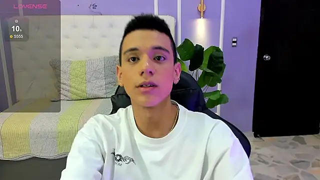 Snapshot of dominicjonnes chatting on February 2026 07:35:02 PM dominicjonnes online show from February 2026 07:35:02 PM