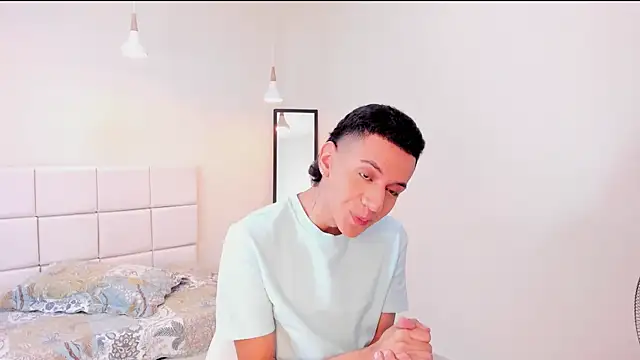 dominicjonnes online show from April 2026 09:09:02 PM