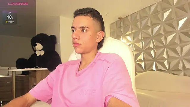 dominicjonnes online show from March 2026 08:27:02 PM