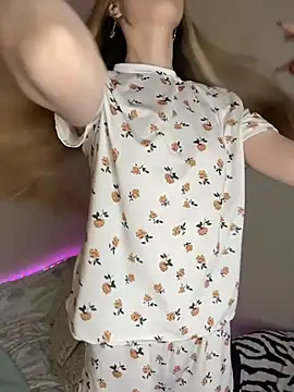 Snapshot of EvelynRavenwood chatting on February 2026 03:23:01 PM EvelynRavenwood online show from February 2026 03:23:01 PM