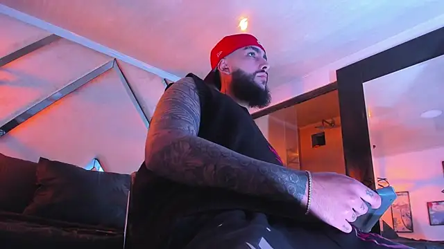 Snapshot of SantiagoHincapiie chatting on February 2026 04:12:01 AM SantiagoHincapiie online show from February 2026 04:12:01 AM