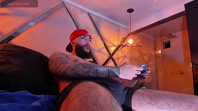 Snapshot of SantiagoHincapiie chatting on March 2026 03:46:01 AM SantiagoHincapiie online show from March 2026 03:46:01 AM