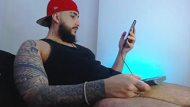 SantiagoHincapiie online show from March 2026 11:16:02 PM