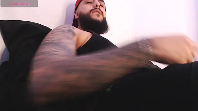 SantiagoHincapiie online show from March 2026 10:30:01 PM