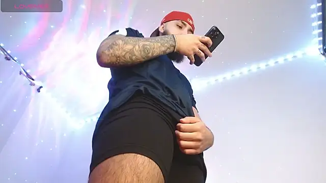 SantiagoHincapiie online show from April 2026 06:59:02 AM