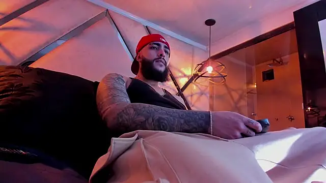 SantiagoHincapiie online show from March 2026 04:20:01 AM