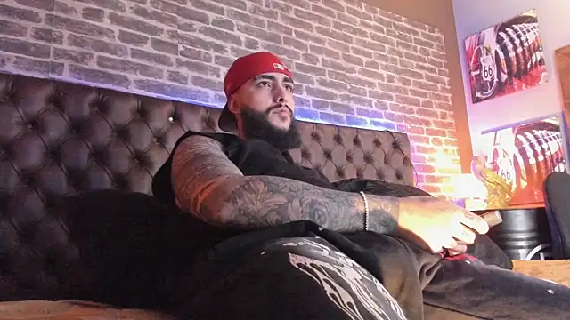 SantiagoHincapiie online show from March 2026 08:56:01 PM