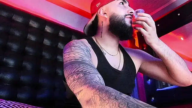 SantiagoHincapiie online show from March 2026 04:19:01 AM