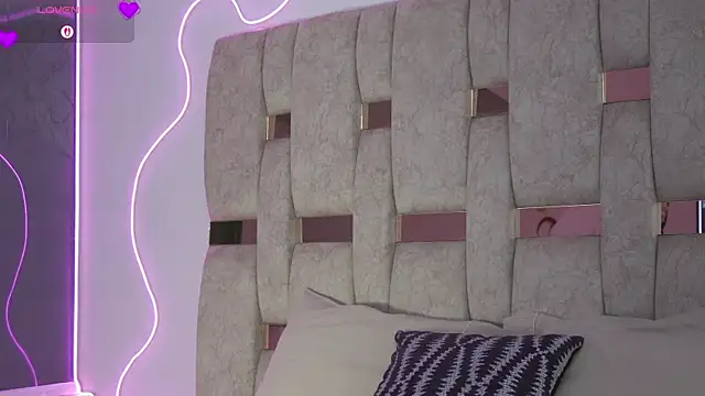 Fernanda thail  online show from March 2026 07:25:02 PM