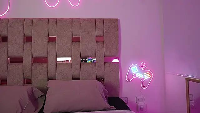 Fernanda thail  online show from April 2026 07:19:01 PM