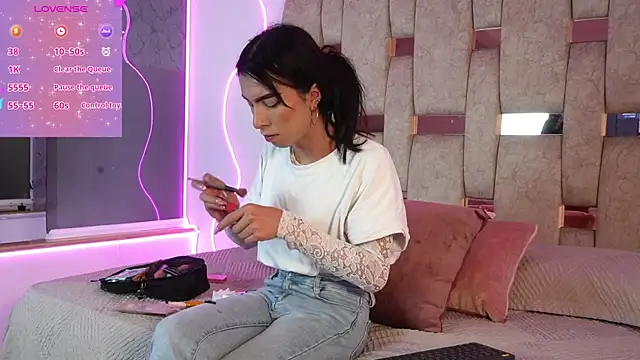 Fernanda thail  online show from April 2026 07:43:02 PM