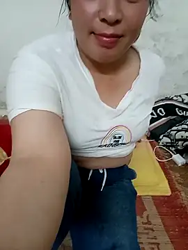 Snapshot of Lucky_girl_4 chatting on April 2026 01:14:02 PM Lucky girl 4 online show from April 2026 01:14:02 PM