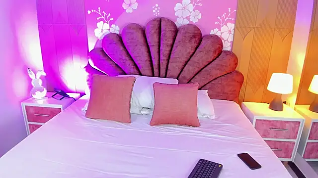 Sara colyn online show from April 2026 08:48:02 PM