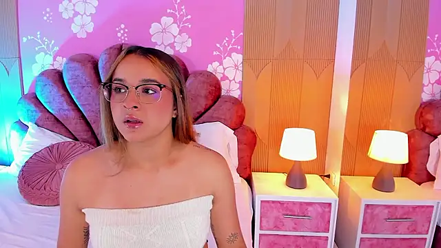 Sara colyn online show from March 2026 09:00:02 PM