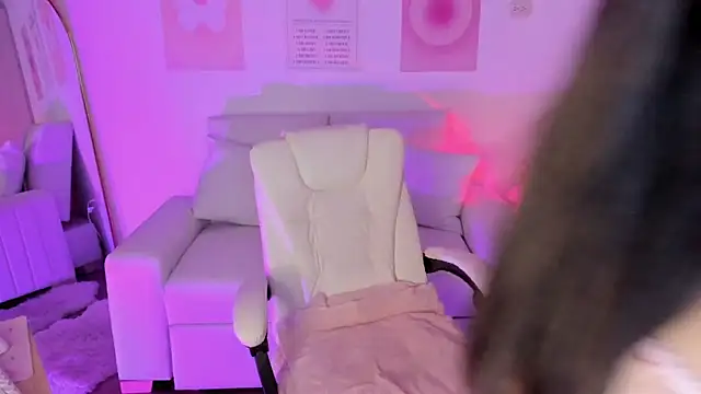 Emiii cute online show from March 2026 08:44:02 PM