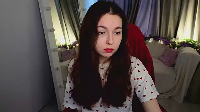 BellaThery online show from April 2026 05:03:01 AM