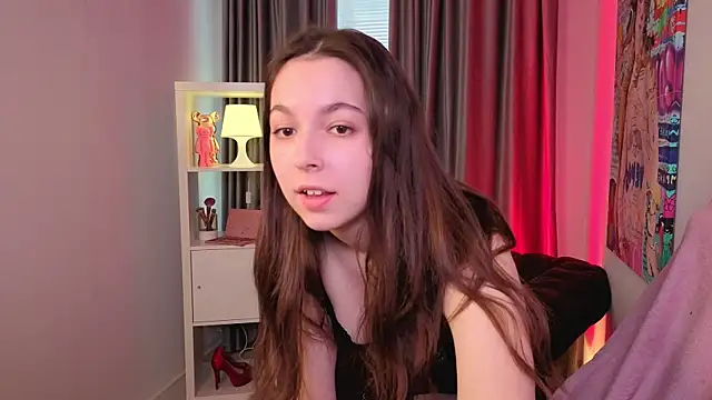 Snapshot of BellaThery chatting on June 2026 06:18:02 AM BellaThery online show from June 2026 06:18:02 AM