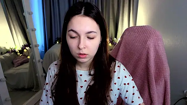 BellaThery online show from April 2026 05:14:02 AM