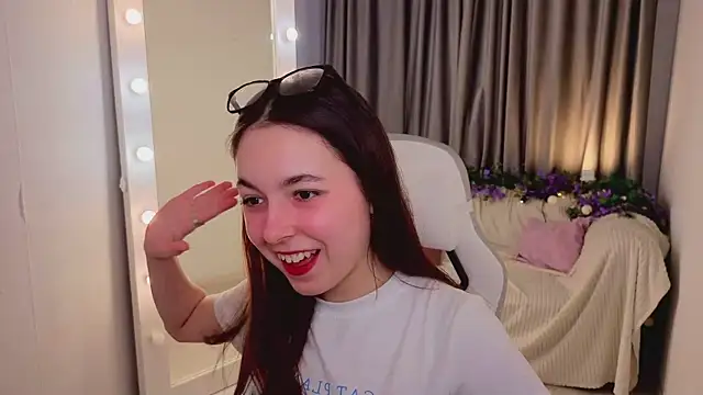 BellaThery online show from March 2026 05:19:01 AM