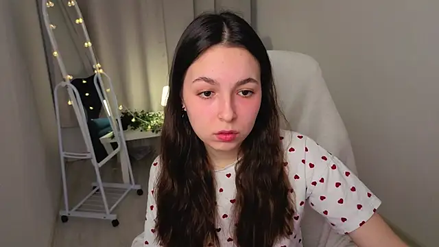 BellaThery online show from February 2026 05:43:01 AM