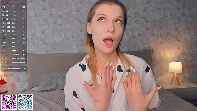 Snapshot of CleopatraHabibi chatting on March 2026 07:20:01 AM CleopatraHabibi online show from March 2026 07:20:01 AM