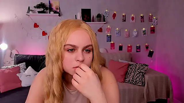 VivienAllen online show from February 2026 04:25:01 AM