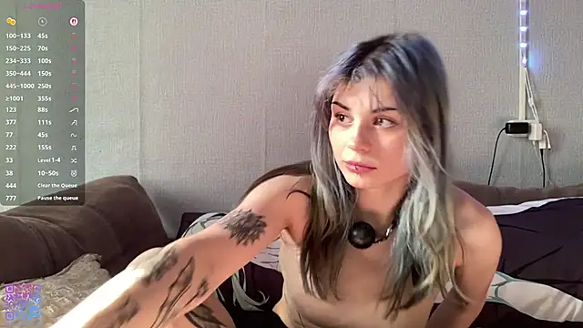 Emmibrilson online show from May 2026 01:18:02 PM