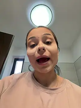 Snapshot of Olivia_Noor chatting on June 2026 03:21:01 PM Olivia Noor online show from June 2026 03:21:01 PM