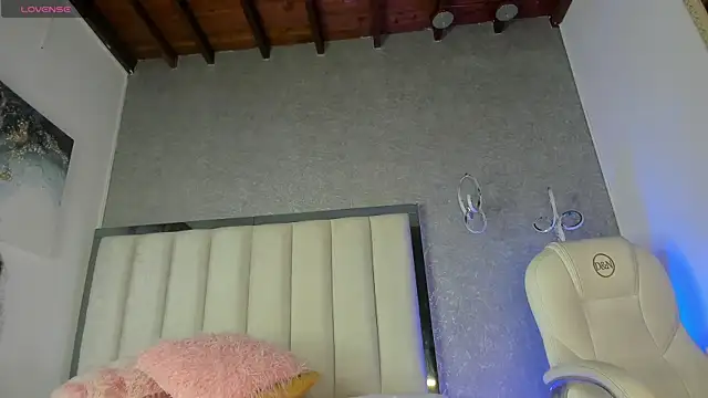 Ambarr Moon  online show from April 2026 07:23:01 PM