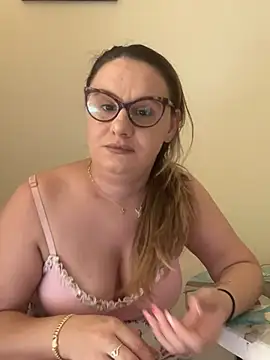 Ella Brazyl online show from March 2026 10:30:01 AM