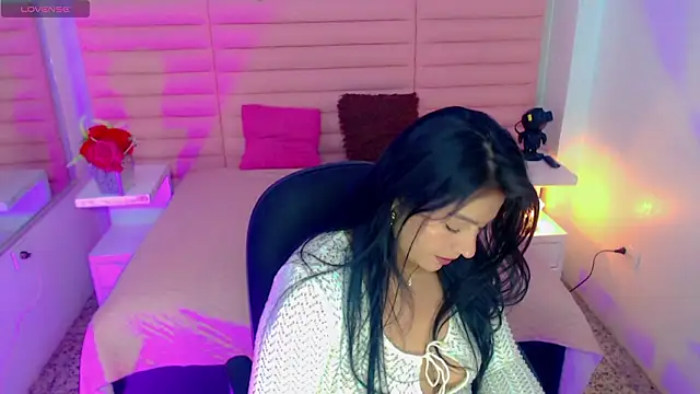 scarleth whisper online show from March 2026 12:49:01 PM