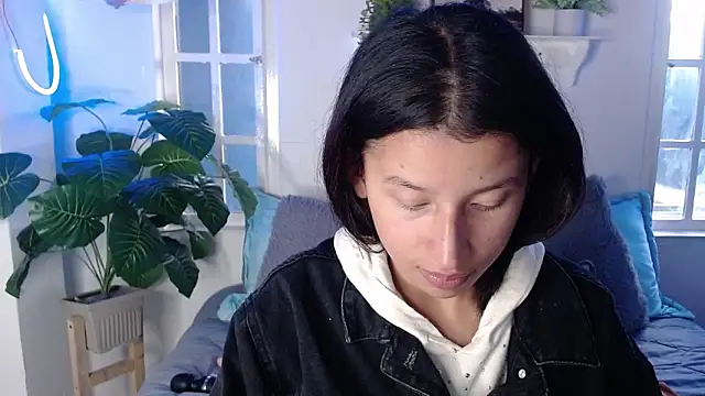 milk chloe  online show from March 2026 01:34:02 PM