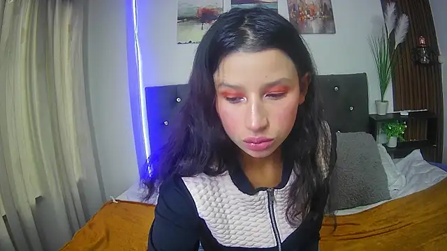 milk chloe  online show from April 2026 01:39:01 PM